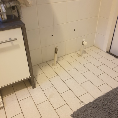 Radiator plaatsen in de wc