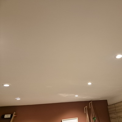 Schilderen en bijwerken muur en plafond na waterschade