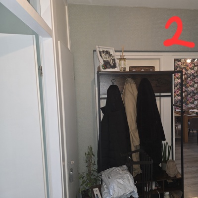 Klein halletje behangen en een kleine muur