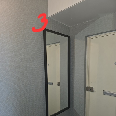 Klein halletje behangen en een kleine muur
