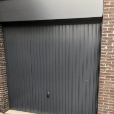 Garagedeur vervangen door houten deuren met kozijn
