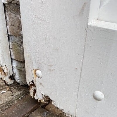 vervangen rotte onderkant raamkozijn / reparatie onderkant garage deur