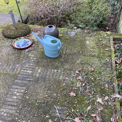 Terras renovatie (tegels schoonmaken, ondergrond egaliseren en terugplaatsen)