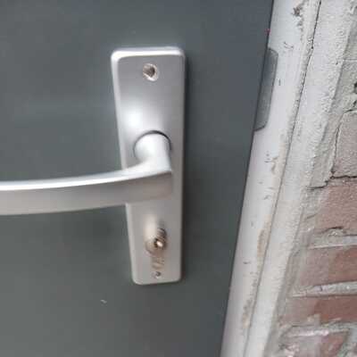 Vervangen van sloten garagedeur + dubbele buitenpoort