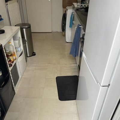 Nieuwe vinyl zetten in de wc en keuken.