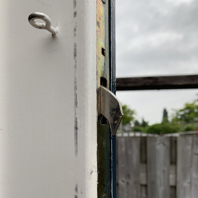 Haaksloot buitendeur klemt