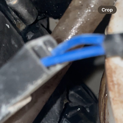 Het elektrische toiletbril blijft water doorlopen, ook als de zijknop wordt losgekoppeld. De pomp maakt luid geluid en stopt alleen als de stroom volledig wordt uitgeschakeld. Waarschijnlijk is de motor of pomp defect. Ik zoek iemand die dit kan repareren