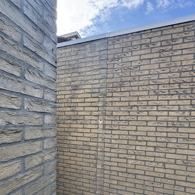 Poort met frame installeren 