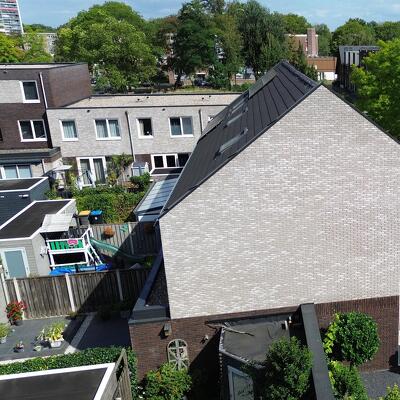 Kitwerk binnen en buiten op het dak